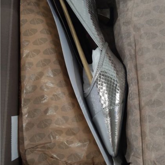 Franco Sarto 6 Darcy Pointed Toe Kitten Heel Silver Snake Textured Pumps - Picture 10 of 10